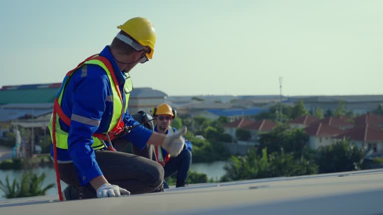 Best Emergency Roof Repair Services  in Altamont, IL